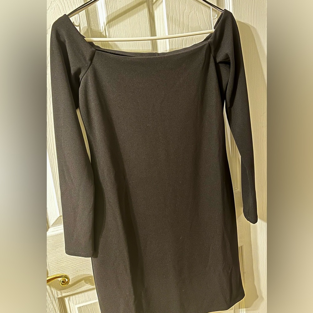 H&M Off-the-Shoulder Dress; Color: Black; Size: M